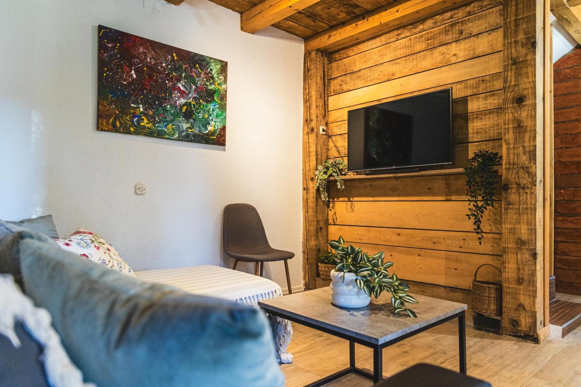Country House Uros In Nature With Pool Lovorno エクステリア 写真