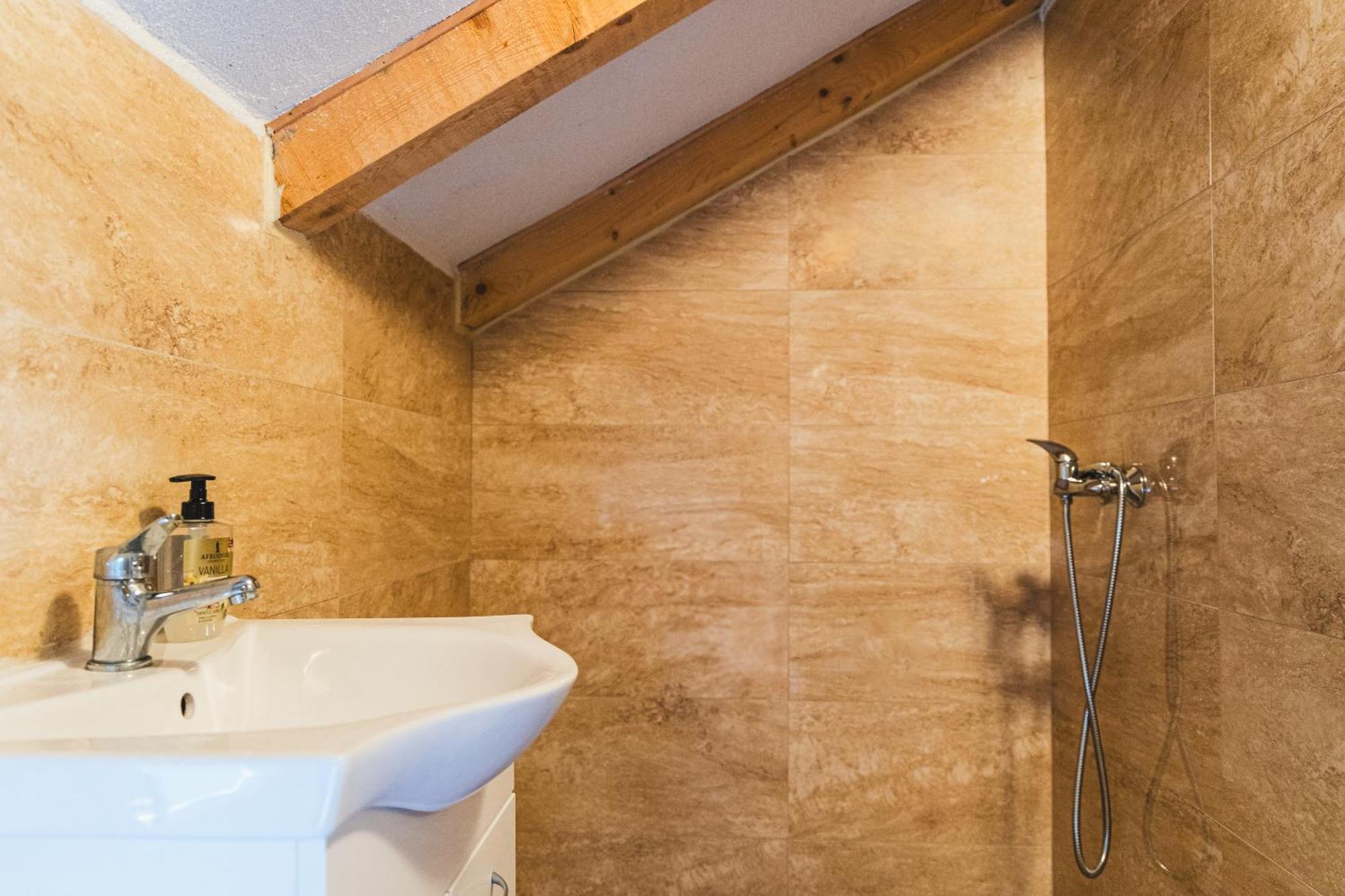 Country House Uros In Nature With Pool Lovorno エクステリア 写真